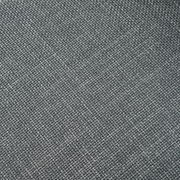 Nahaufnahme eines grauen Stoffmusters, das für den Stuhl Ti´me Stuhl JANNEK verwendet wird.