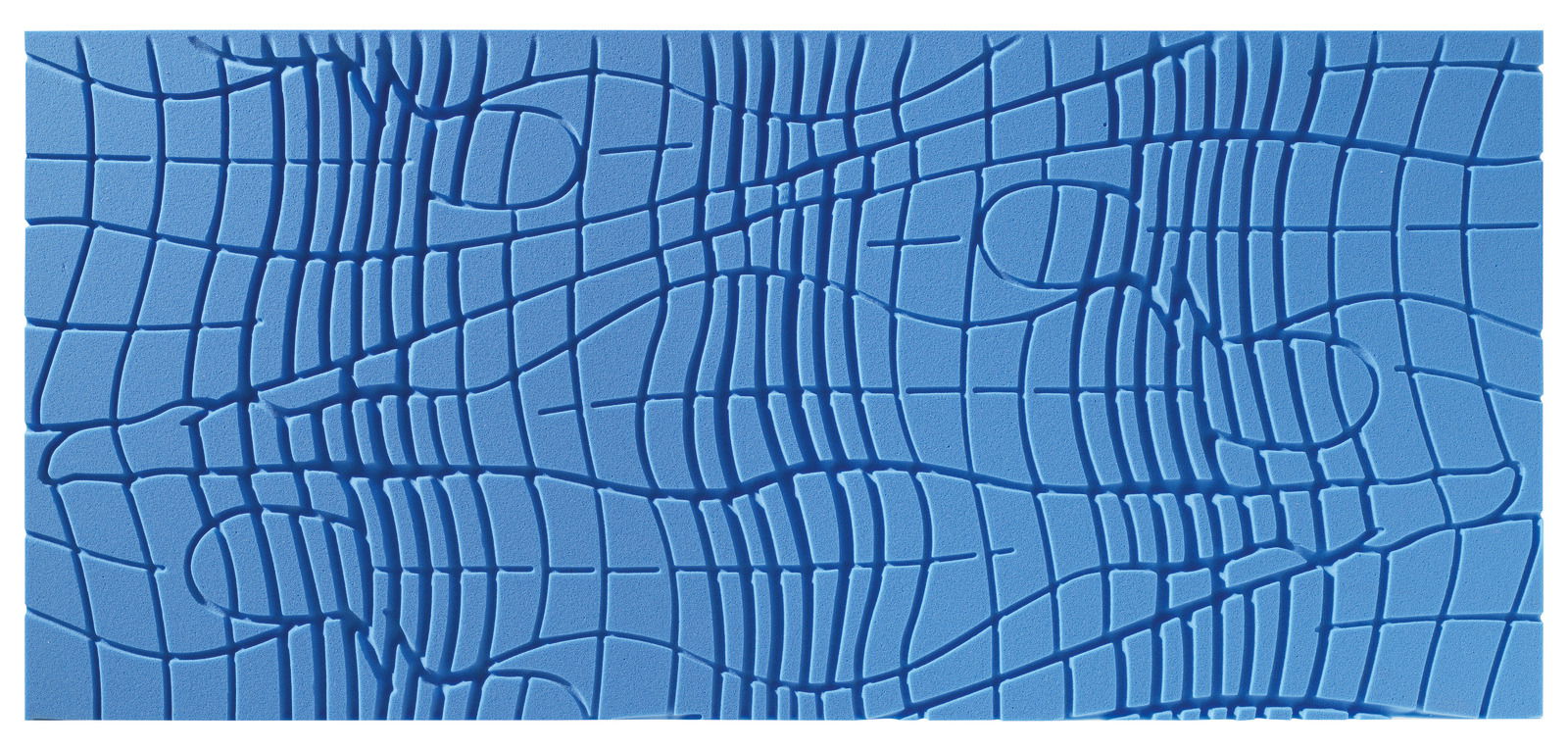 Nahaufnahme einer blauen Gel-Kaltschaummatratze mit einem komplexen, wellenförmigen Muster auf der Oberfläche, von oben betrachtet.