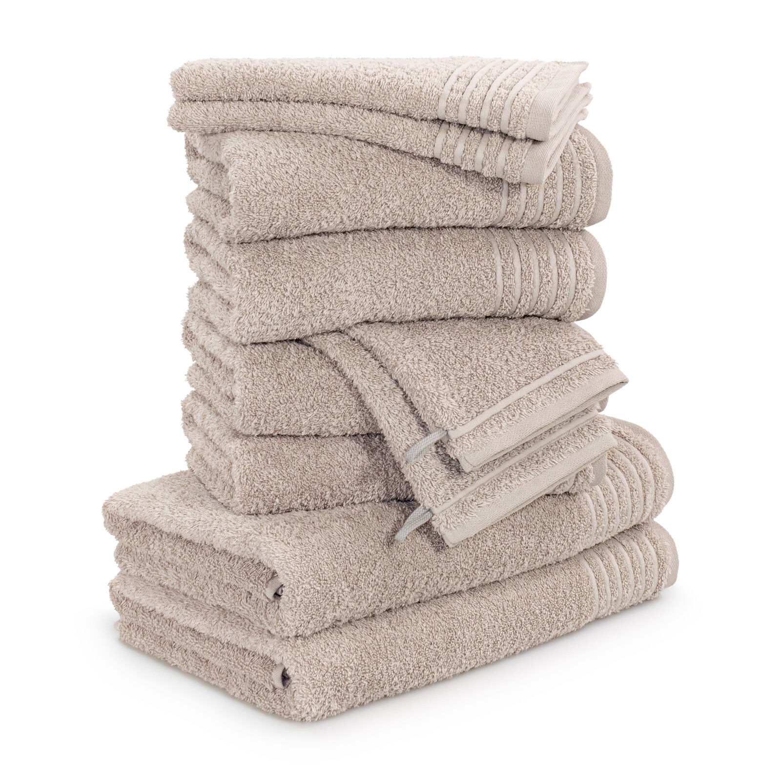 Ein Stapel von beigefarbenen Handtüchern, die in einem 10-teiligen Set arrangiert sind, aus einer seitlichen Perspektive fotografiert.