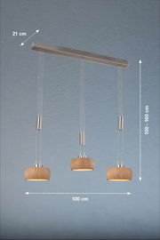 Moderne Pendelleuchte mit drei hängenden Holzlampenschirmen, seitliche Perspektive