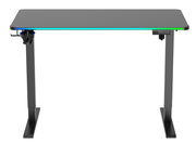 Moderner E-Gaming Tisch mit LED-Beleuchtung, frontal betrachtet