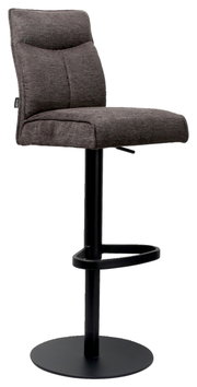 Moderner Barhocker mit gepolstertem Sitz und Rückenlehne in grauem Stoff, schwarzem Metallgestell und Fußstütze, seitliche Perspektive