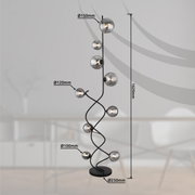 Moderne Stehleuchte mit spiralförmigem Design und mehreren Glaskugeln, seitliche Perspektive