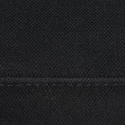 Nahaufnahme des schwarzen Stoffbezugs eines Drehstuhls, Detailansicht der Textur