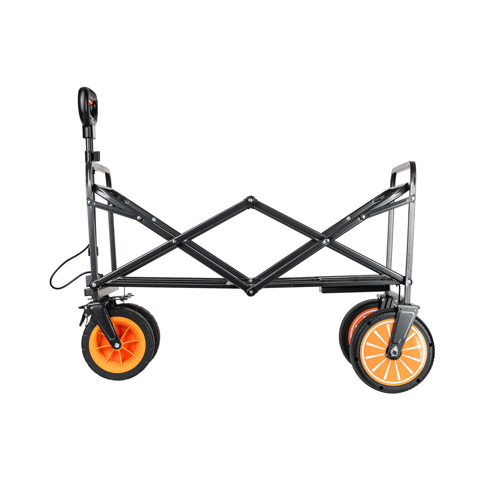 Seitenansicht eines elektrischen Bollerwagens Falko mit orangefarbenen Rädern und schwarzem Rahmen.