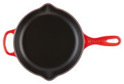 Rote Brat- und Servierpfanne aus Gusseisen mit zwei Griffen, Draufsicht