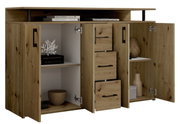 Open houten dressoir met twee deuren en drie lades, versierd met boeken, vazen en een koraalornament. Vooraanzicht.