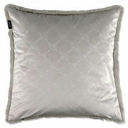 Luxuriöses Kissen mit elegantem Muster und weichem Rand, Frontalansicht