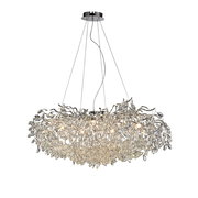 Moderner Kronleuchter RICICLE mit funkelnden Kristallen, von unten betrachtet.