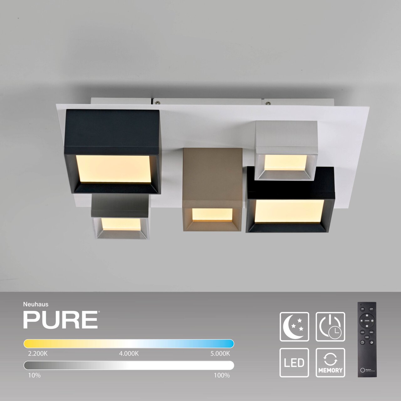 Moderne led-plafondlamp met vijf vierkante lichtelementen in verschillende kleuren, gezien van onderaf.