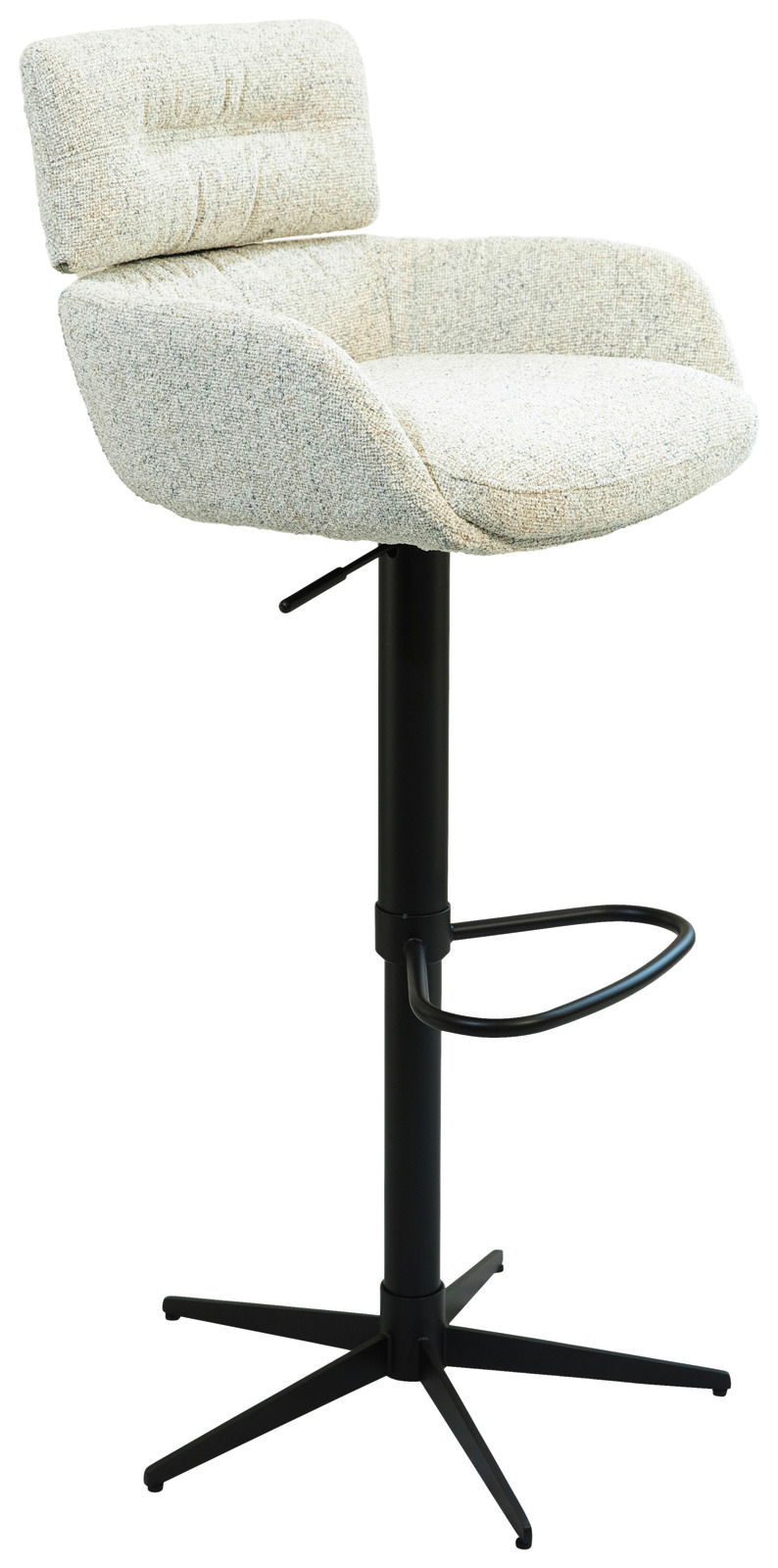 Moderner Barhocker mit gepolsterter Sitzfläche und Rückenlehne in heller Stoffoptik, schwarzem Metallgestell und Fußstütze, seitliche Perspektive.