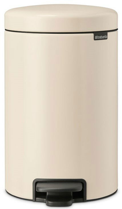 Brabantia Abfalleimer NEWLCON Beiger Treteimer aus Metall, frontal fotografiert, mit einem schwarzen Fußpedal und einem dezenten Logo an der Oberseite.