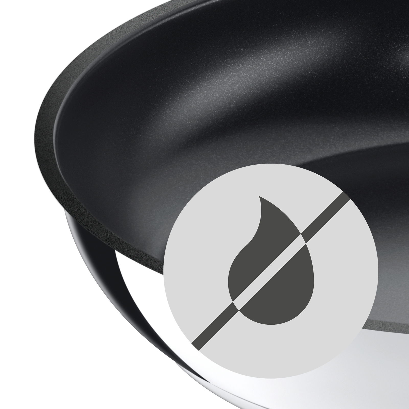 Nahaufnahme einer Pfanne CERADUR PROFI mit Antihaftbeschichtung, seitliche Perspektive.