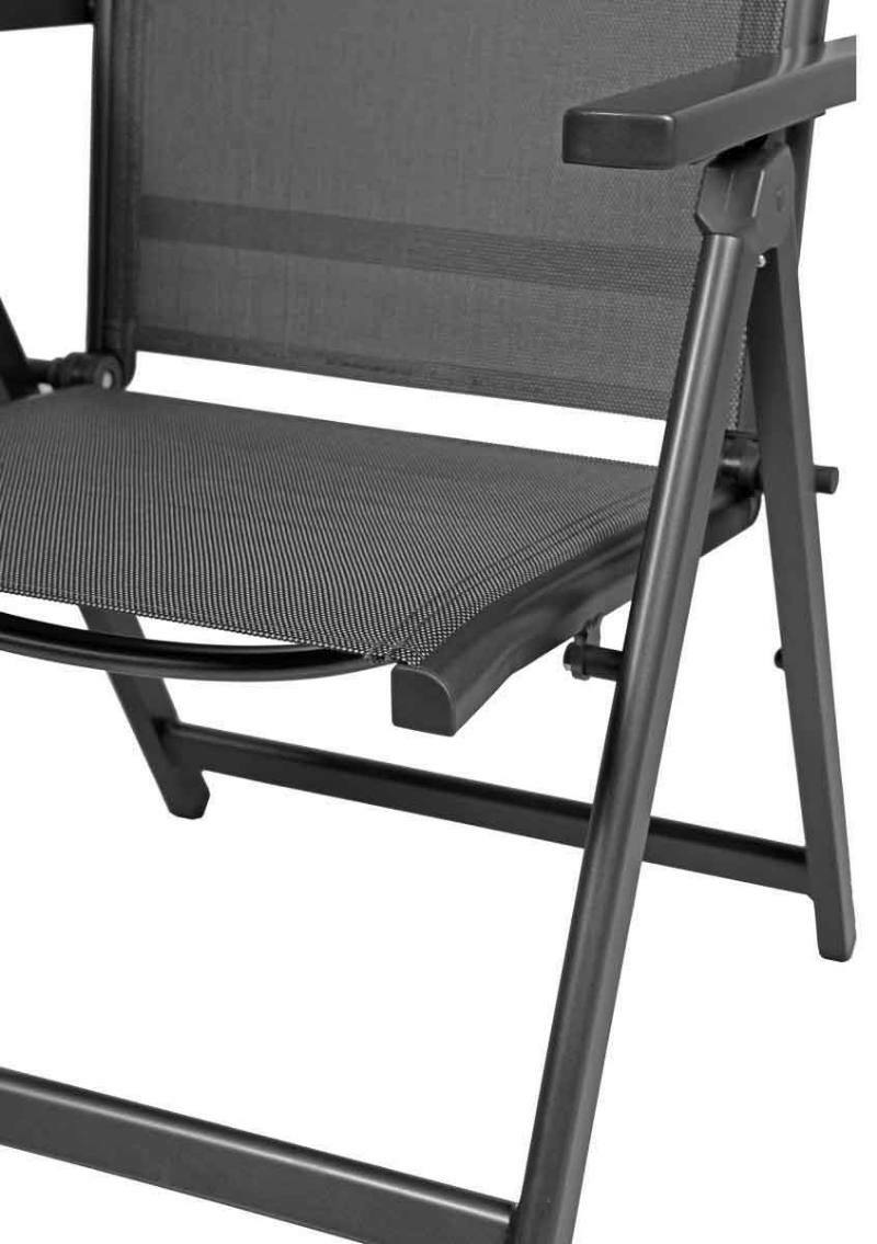 Nahaufnahme eines grauen Klappsessels mit Armlehne und Netzbespannung, seitliche Perspektive