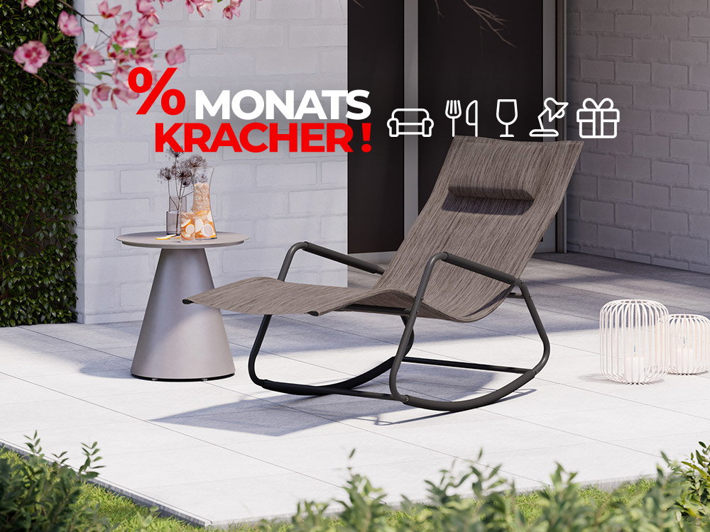 Gartenlounge mit modernem Schaukelstuhl, Beistelltisch und Deko, Werbetext „% MONATS KRACHER!“