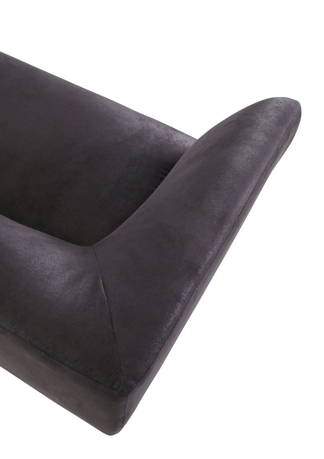 Nahaufnahme eines dunkelgrauen Sofasitzes mit geschwungenem Armlehnen-Design, Perspektive von oben.