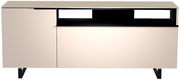 Modernes TV-Lowboard in cremefarbener Frontansicht mit offenen Fächern und schwarzen Beinen.