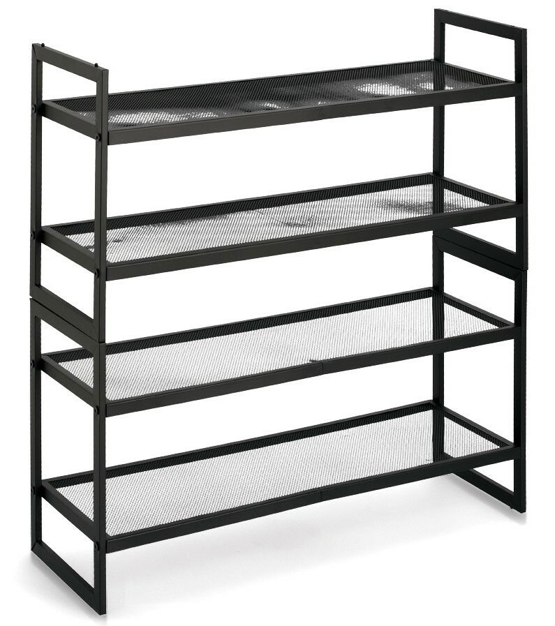 Schwarzes Schuhregal mit vier Ablagen aus Metallgitter, seitliche Perspektive