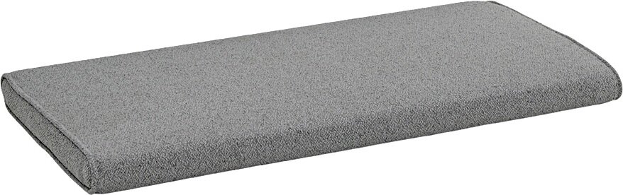 Graues, rechteckiges Polsterkissen mit abgerundeten Ecken, schräg von oben in leichter Seitenansicht freigestellt auf weißem Hintergrund.