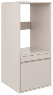 Weißes, minimalistisches Regal-/Schrankmodul mit offenem Fach und geschlossenem Unterteil, in frontaler leicht seitlicher Perspektive vor weißem Hintergrund