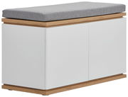 Garderobenbank mit weißem Korpus, Holzdetails und grauem Sitzpolster, seitliche Perspektive