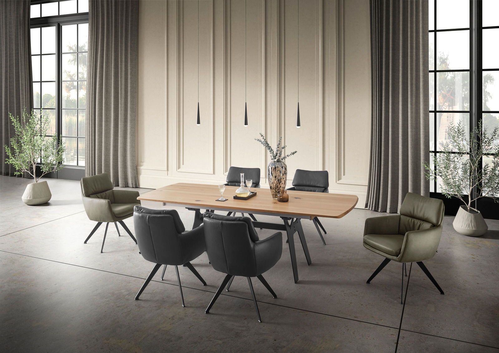 Moderner Esstisch mit Holzplatte und schwarzen Stuhlbeinen, umgeben von gepolsterten Stühlen in einem eleganten Raum mit großen Fenstern. Perspektive: Frontalansicht.