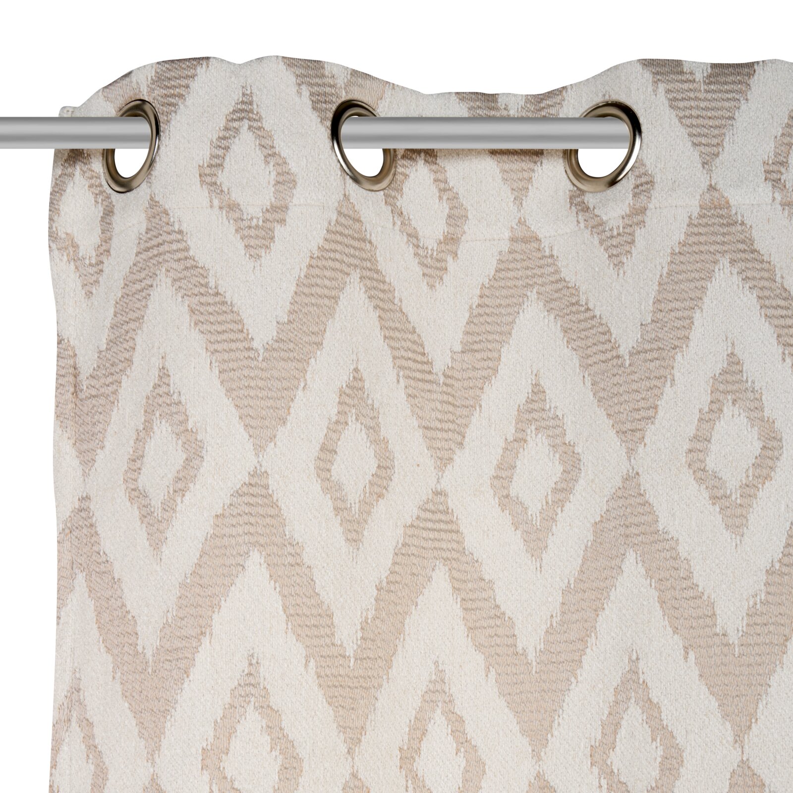 Sjaal met oogjes en een geometrisch patroon in beige en wit, close-up van bovenaf