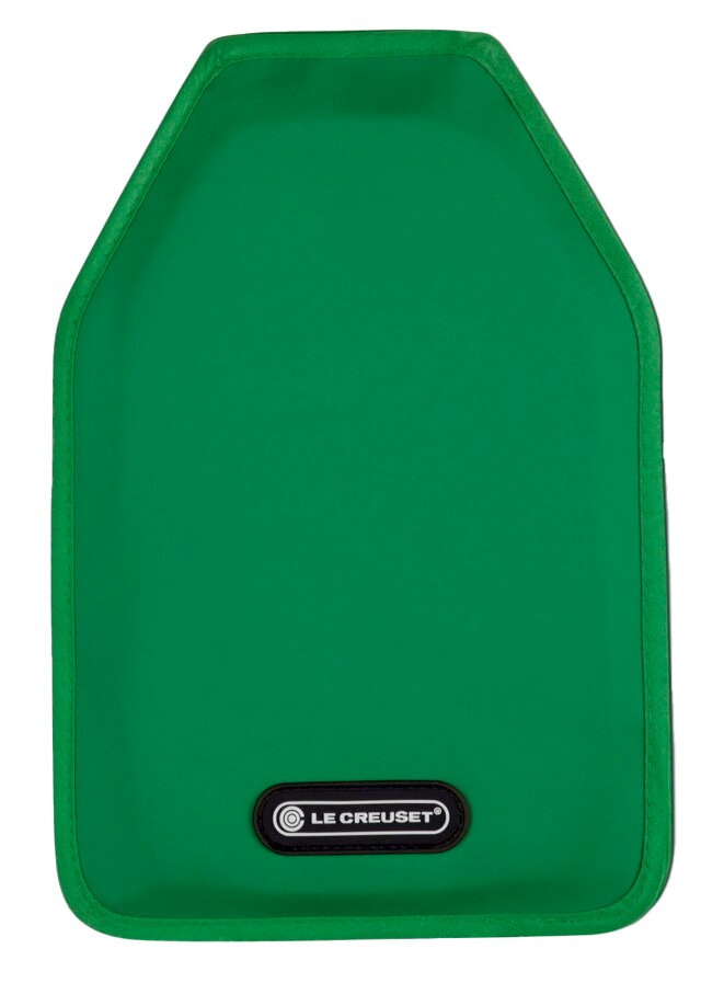 Grüner Aktiv-Weinkühler WA-126 Bamboo von vorne mit Le Creuset Logo.