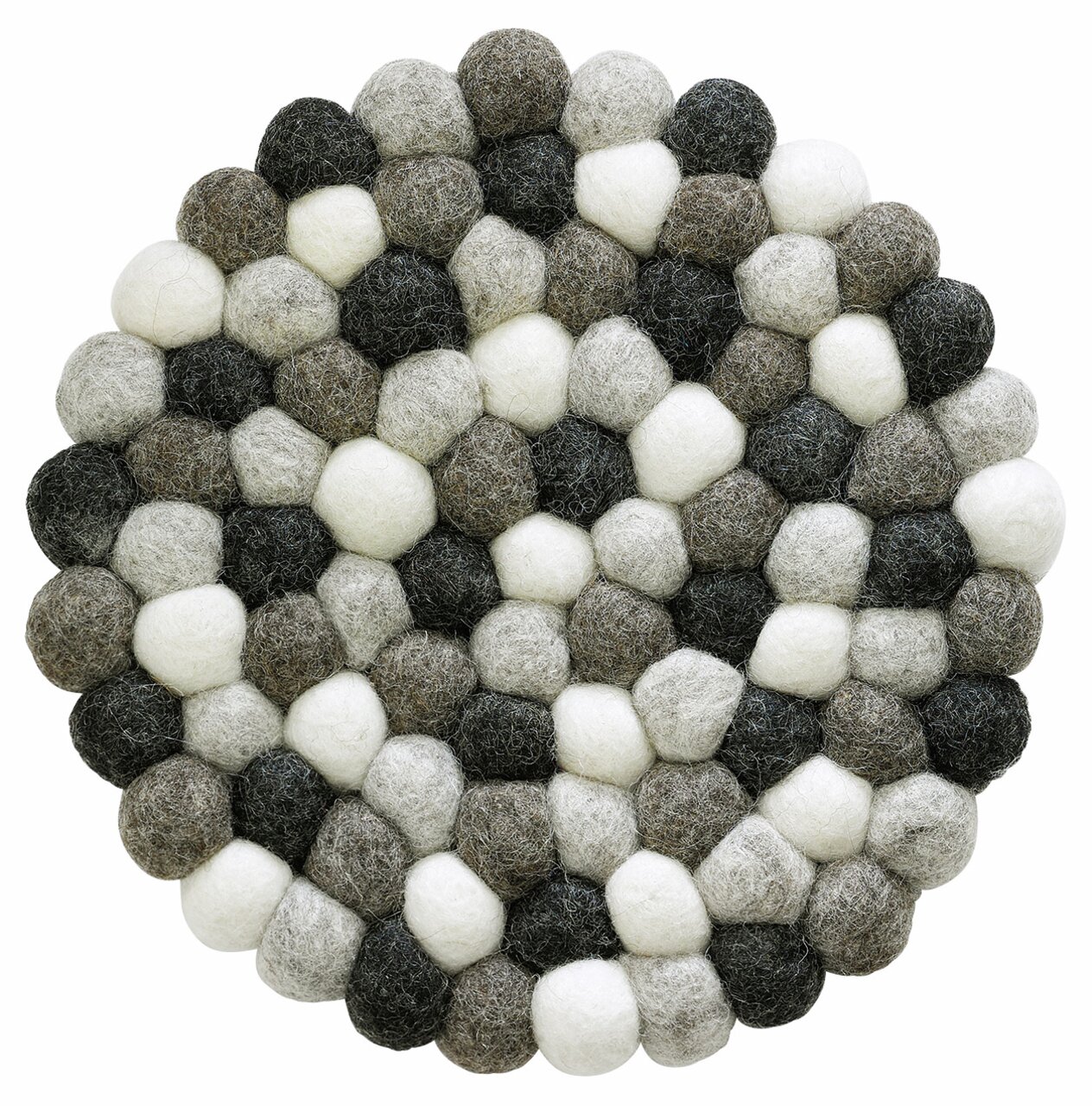Runder Untersetzer aus Filzkugeln in verschiedenen Grautönen und Weiß, von oben betrachtet.