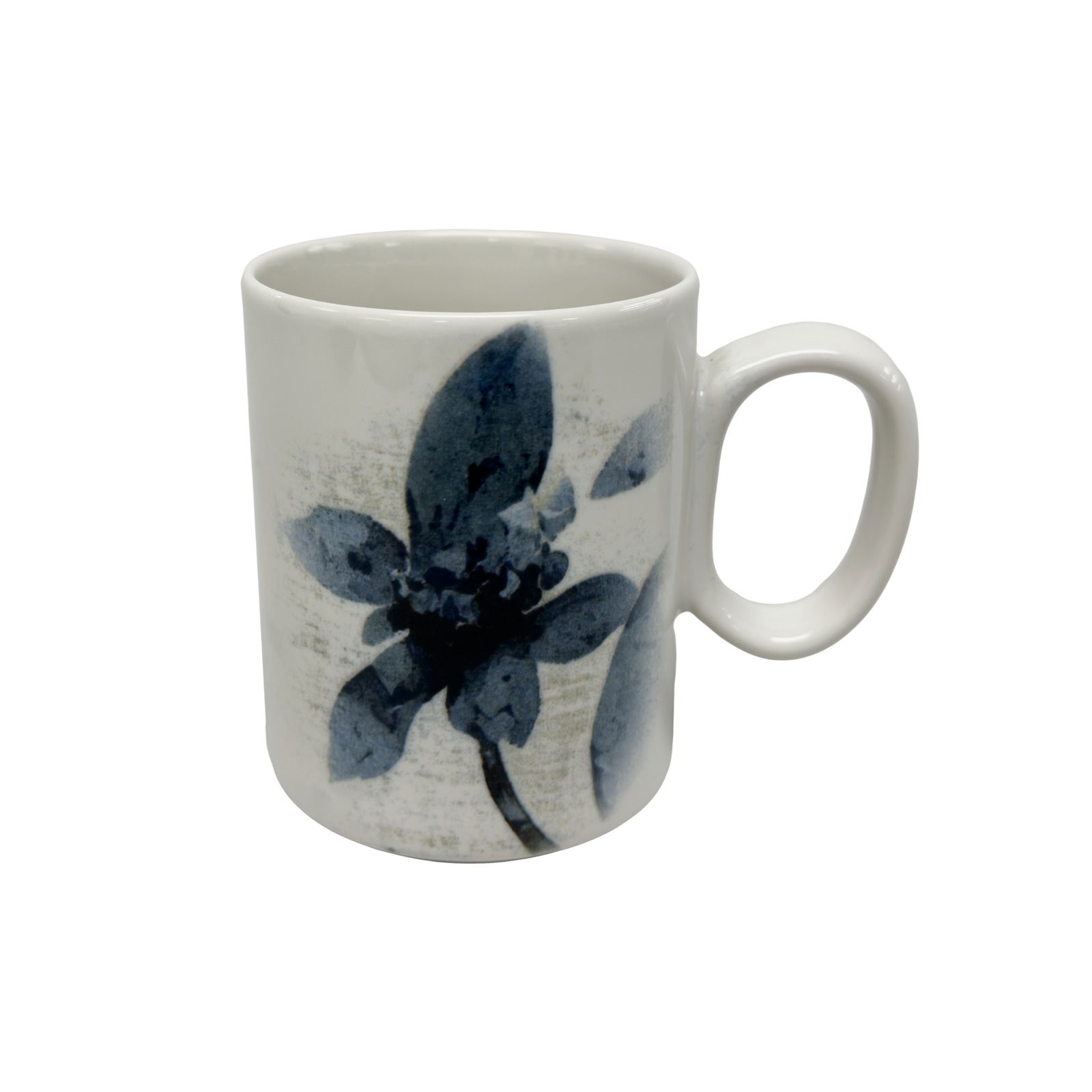 Weiße Tasse mit blauem Blumenmuster, seitliche Perspektive