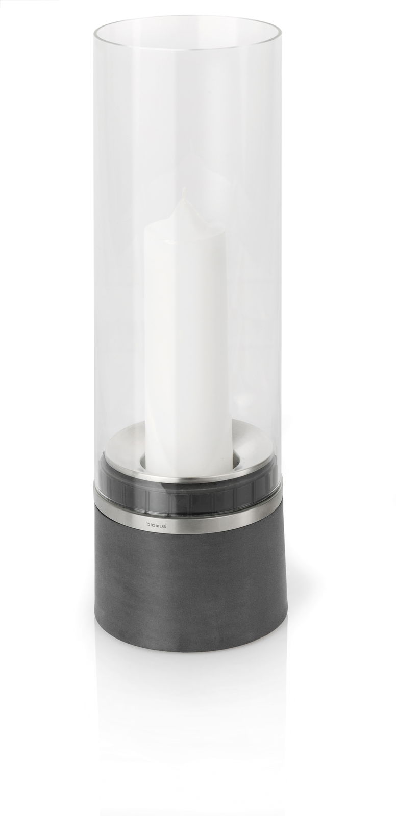 blomus Windlicht mit Kerze PIEDRA Windlicht mit Kerze, zylindrische Glasform auf einem dunklen Sockel, seitliche Perspektive