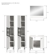 Badkombination bestehend aus zwei hohen Schränken und einem Waschbeckenunterschrank, mit einem Spiegel, aus der Vorderansicht.