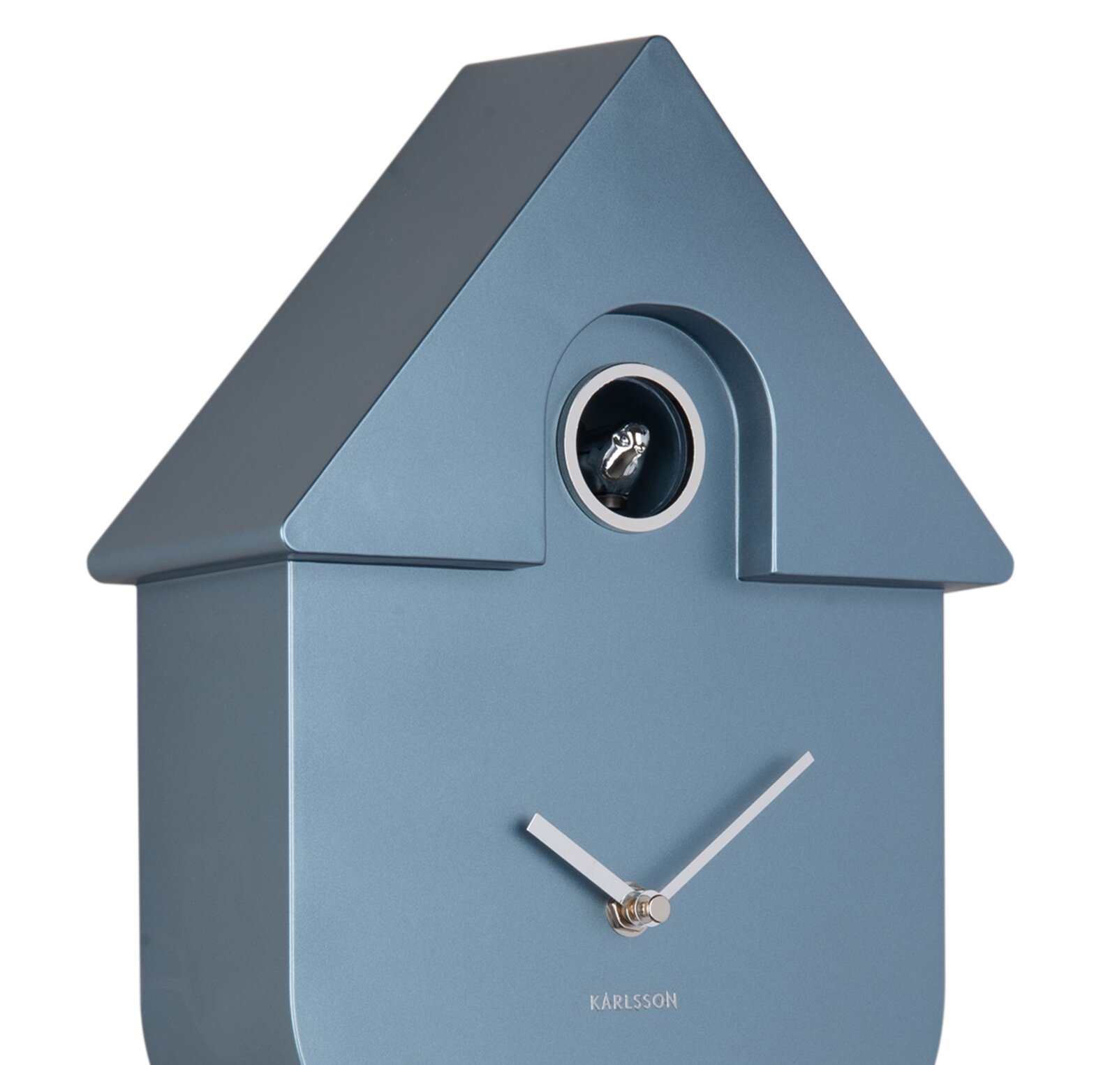 Moderne blauwe wandklok in de vorm van een huis met koekoek, zijaanzicht