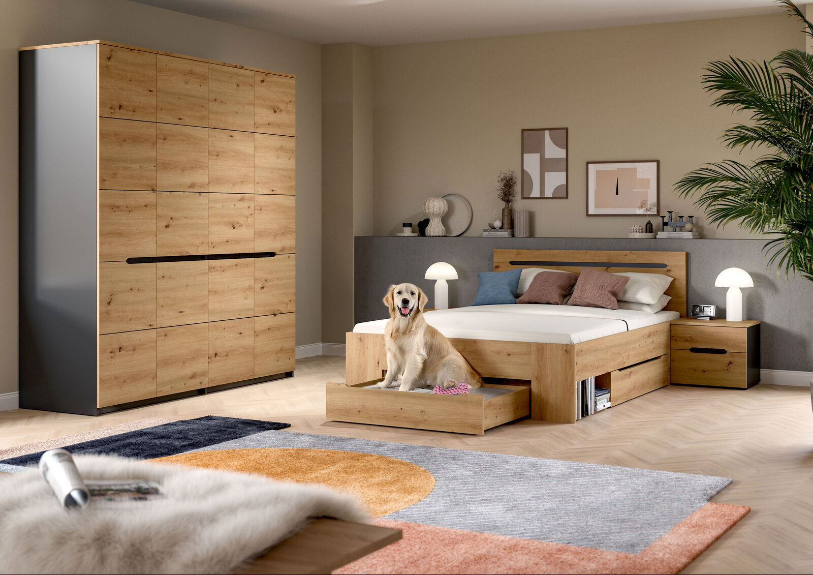 Modernes Schlafzimmer-Set mit großem Kleiderschrank, Holzbett mit ausziehbarer Schublade und Nachttisch in heller Holzoptik mit schwarzen Griffleisten; Perspektive: frontale Ansicht mit leichtem Blick von links.