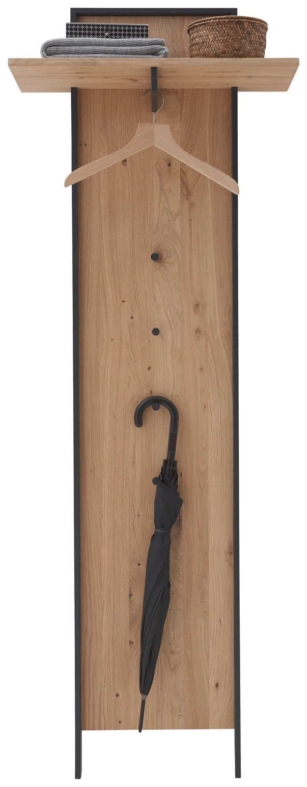 Garderobenpaneel aus Holz mit schwarzem Metallrahmen, Kleiderbügel, Regalfach mit gefalteten Textilien und Korb, frontal betrachtet.