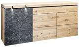 Modernes Sideboard aus Holz mit dunklen Steinakzenten, seitliche Perspektive