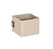 Beige Akku-Wandleuchte in quadratischer Form, seitliche Perspektive
