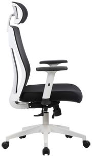 Moderner Drehstuhl mit ergonomischer Rückenlehne und Kopfstütze, seitliche Perspektive