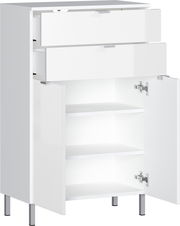 Weiße Kommode mit zwei offenen Schubladen und zwei offenen Türen, seitliche Perspektive