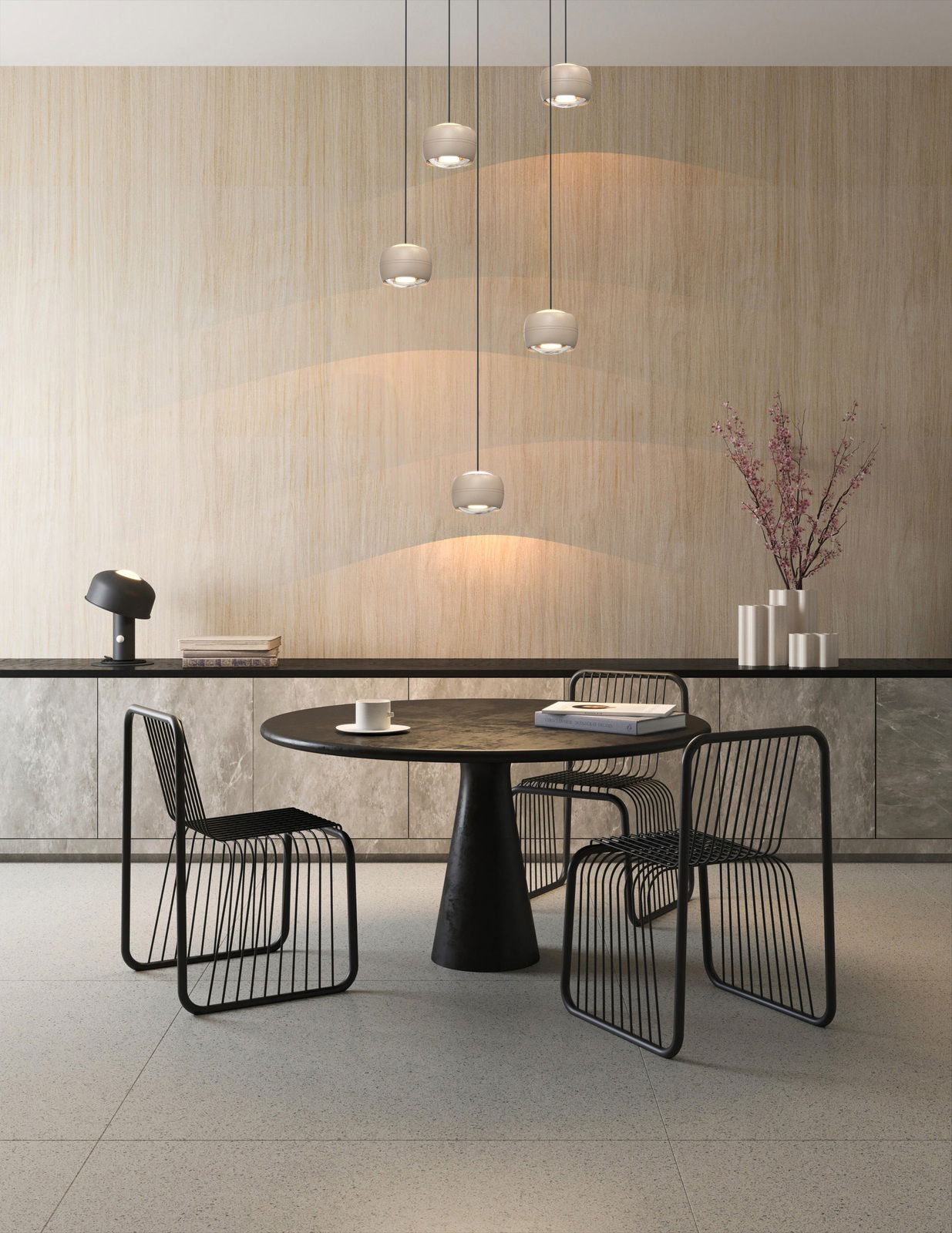 Moderne LED-Pendelleuchte in einem stilvollen Esszimmer, aus der Seitenperspektive fotografiert.