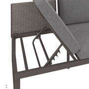 Detailansicht eines 3-Sitzer Sofas mit Funktion, zeigt den Mechanismus der Rückenlehne von der Seite.