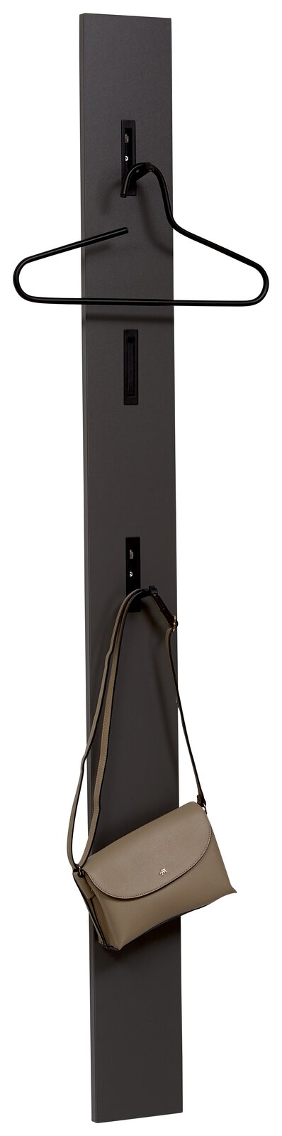 Garderobenpaneel in dunklem Design mit Kleiderbügel und Handtasche, seitliche Perspektive