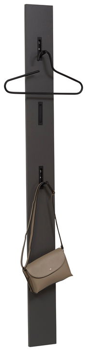 Garderobenpaneel in dunklem Design mit Kleiderbügel und Handtasche, seitliche Perspektive