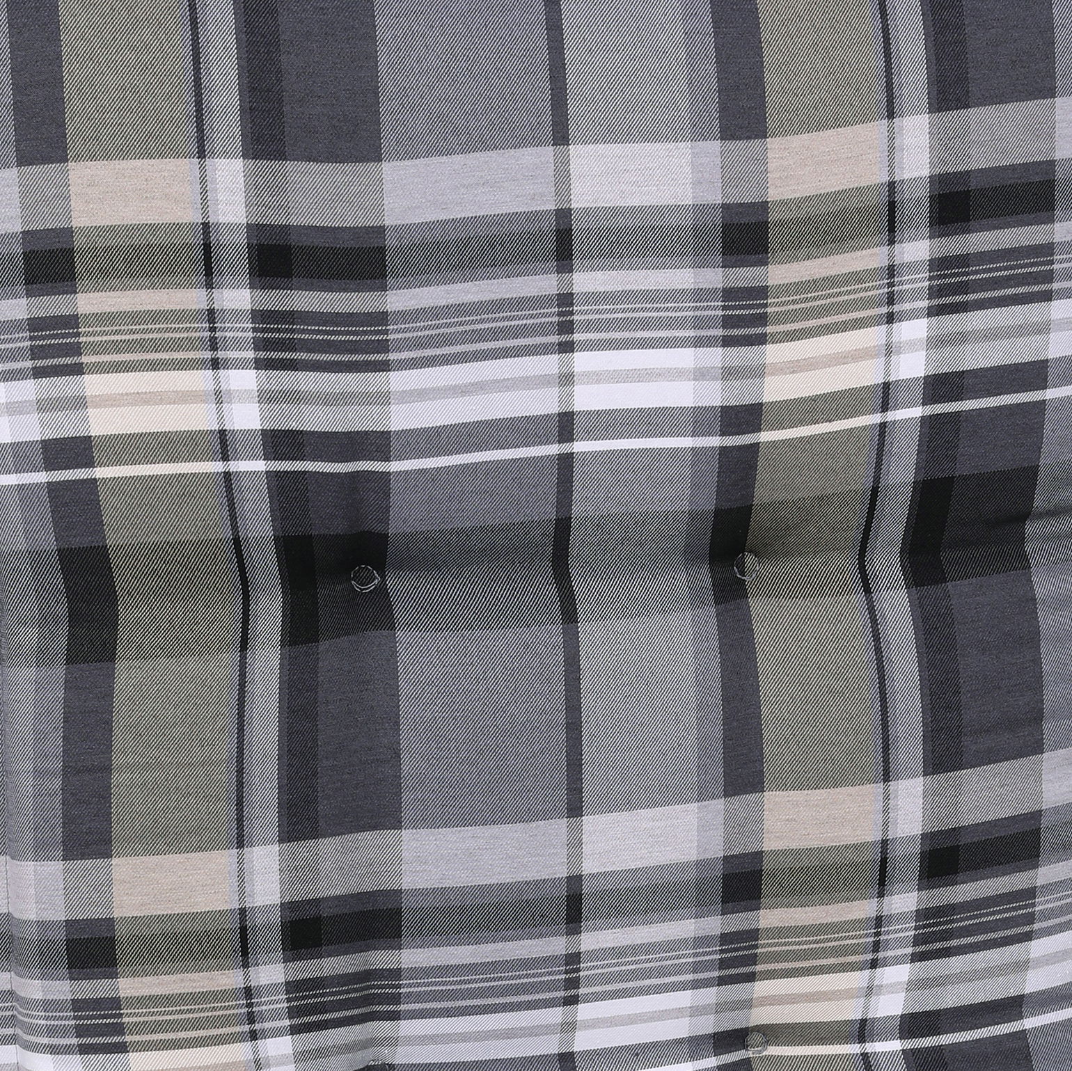 Nahaufnahme einer Sesselauflage mit grauem Karomuster