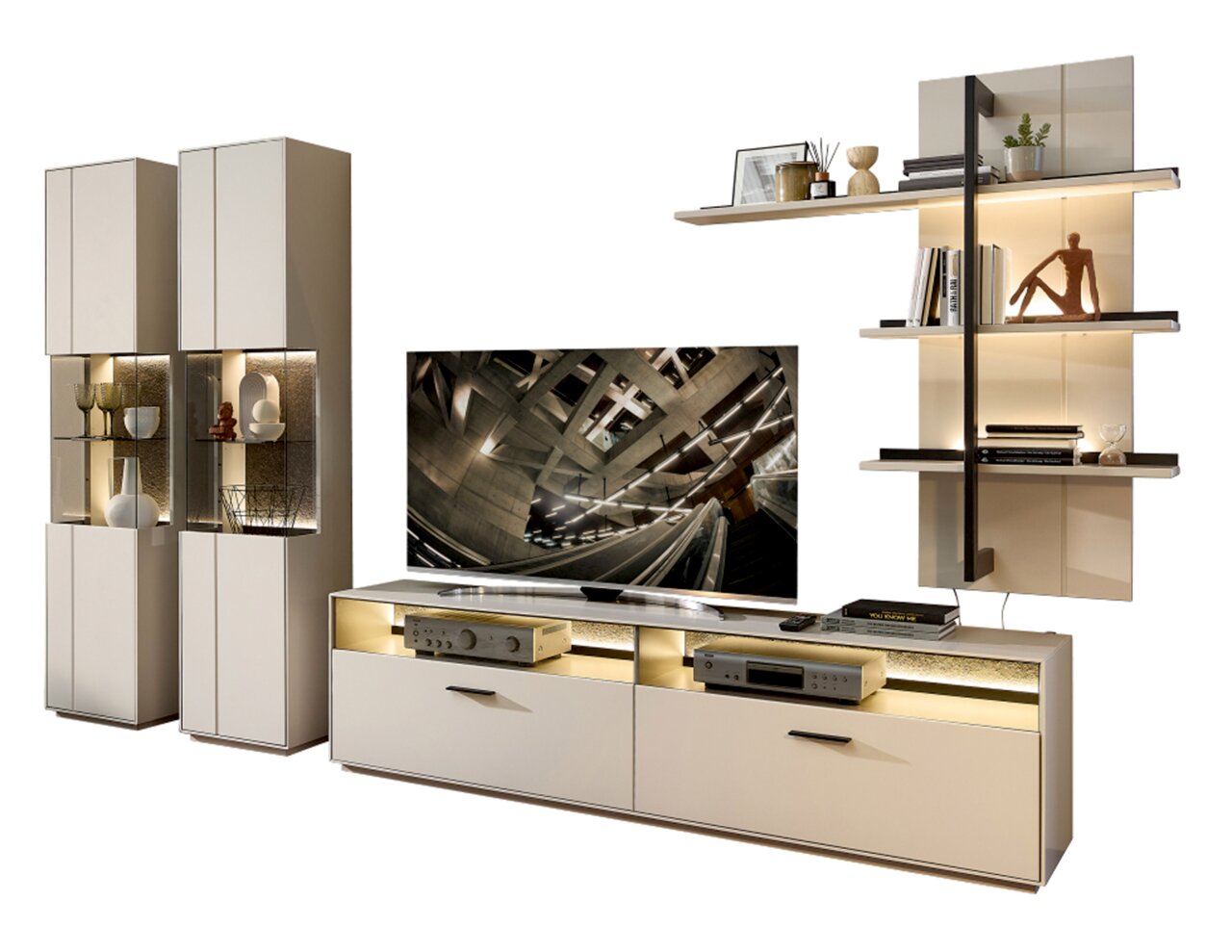 Zurbrüggen Wandkombination COMO Moderne Wandkombination in hellem Design mit Vitrinen, TV-Schrank und Regalen, frontal betrachtet.