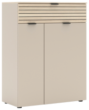 Moderner Schuhschrank in Beige mit Holzlamellen und schwarzen Griffen, seitliche Perspektive