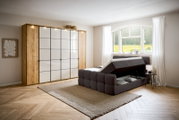 Boxbett mit Stauraum in einem modernen Schlafzimmer, seitliche Perspektive