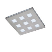 Quadratische LED-Deckenleuchte in gebürsteter Metalloptik mit neun quadratischen Lichtfeldern und seitlichen Lichtakzenten, schräg von unten dargestellt