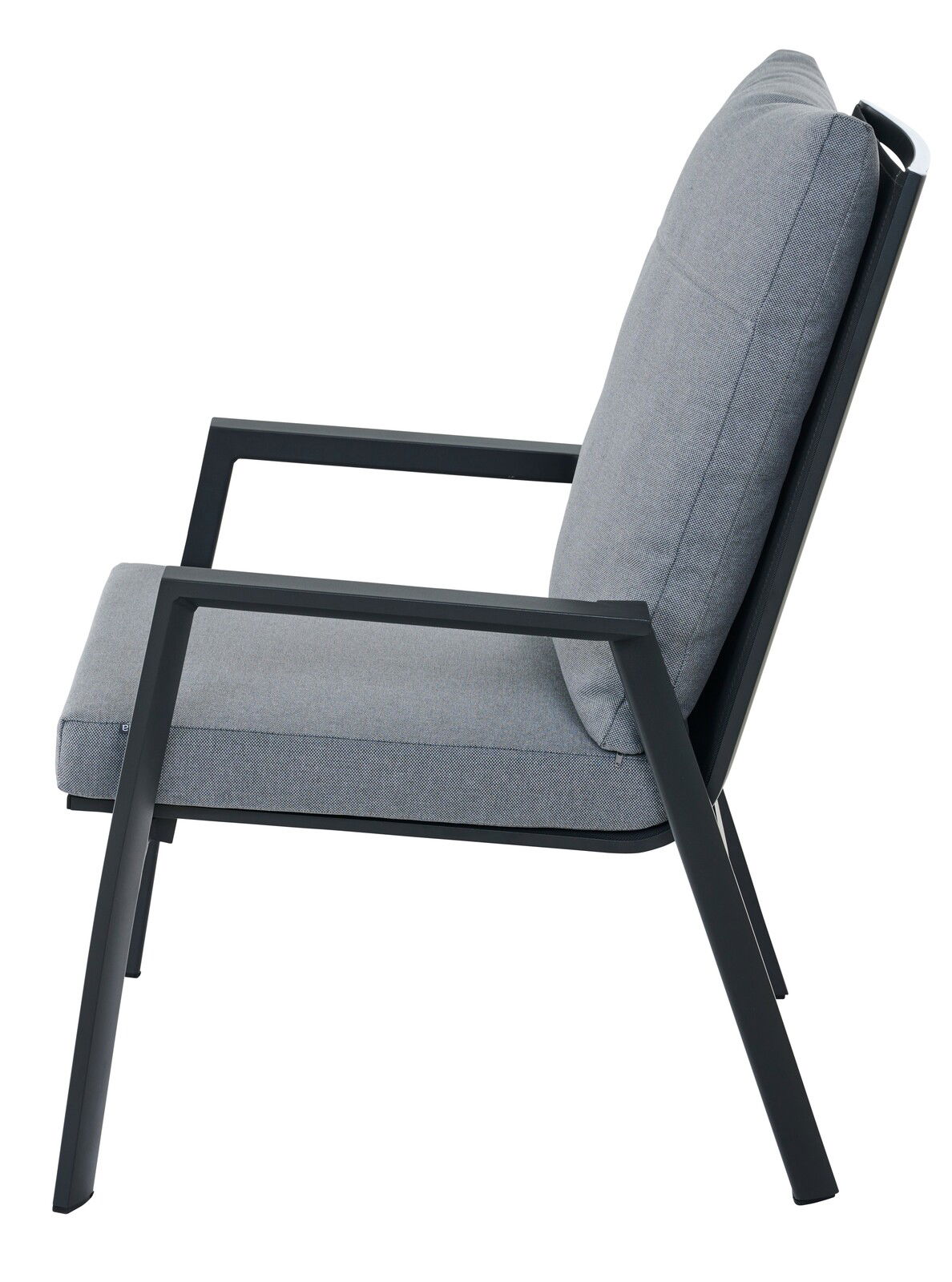 Seitenansicht eines grauen Comfort Plus Stapelsessels mit schwarzem Metallrahmen und gepolstertem Sitz und Rückenlehne.