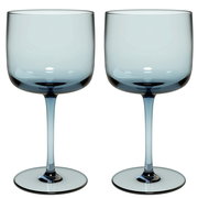 Zwei elegante Weinkelche aus der Like Ice Serie, Set aus 2 Teilen, in einer frontalen Perspektive.